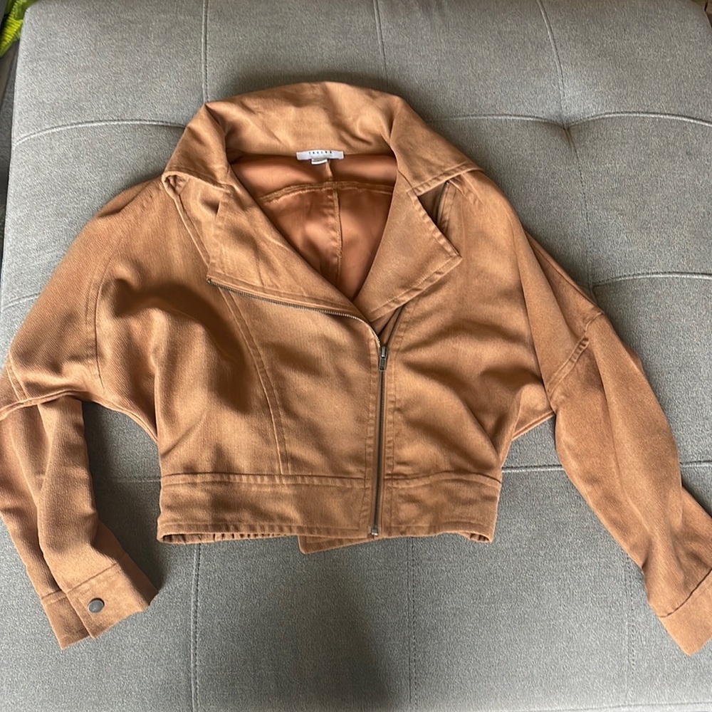 Brown cropped jacket. Size medium